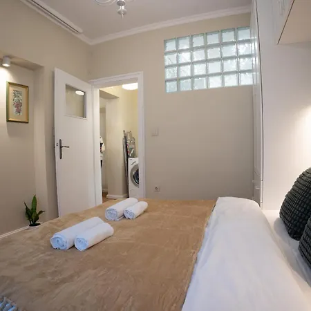 Apartment Planeta Dos Sonhos - Fast Wi-fi, 1bdr, Centre *