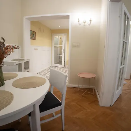 Apartment Planeta Dos Sonhos - Fast Wi-fi, 1bdr, Centre *