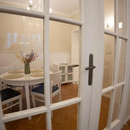 Apartment Planeta Dos Sonhos - Fast Wi-fi, 1bdr, Centre *
